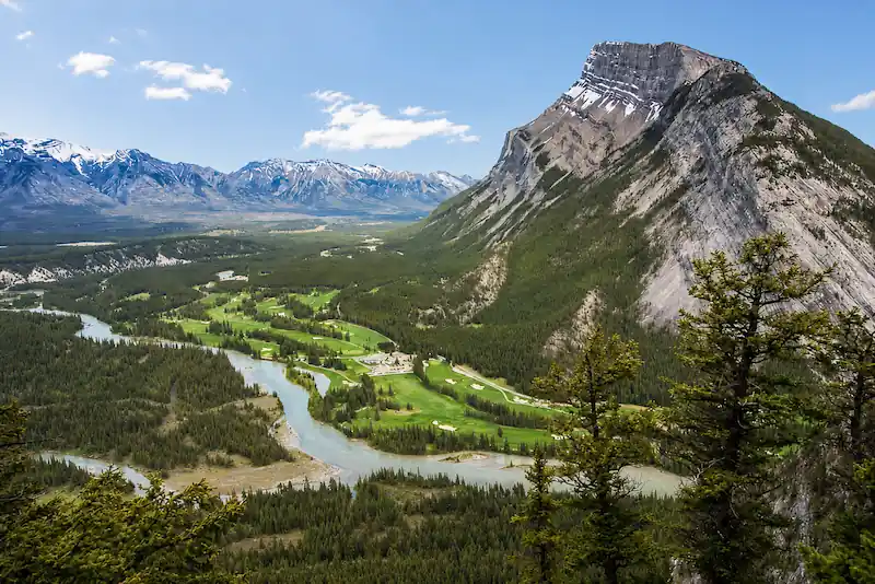 Tunnel Mountain neighborhood in Banff