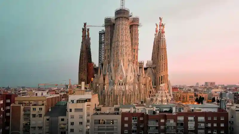 7 Days in Barcelona: A Neighborhood-Driven Itinerary That Moves With the City