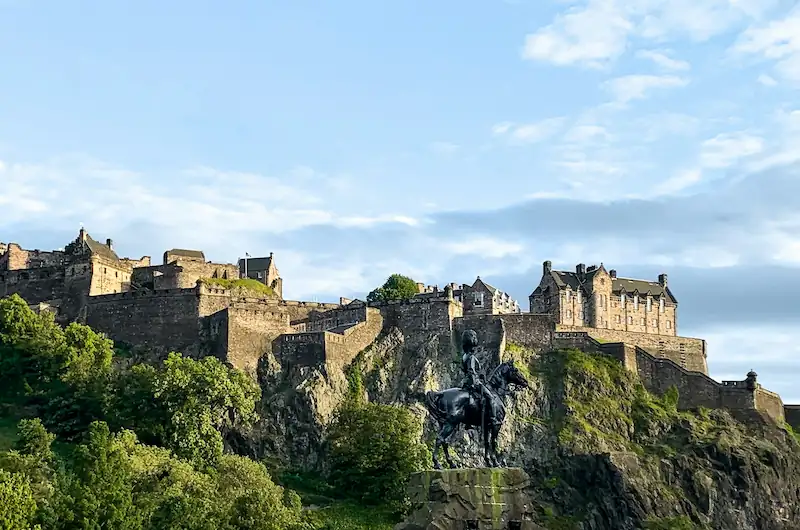 Four Days in Edinburgh Through Castle Rock, Closes, Coast, and Georgian Streets